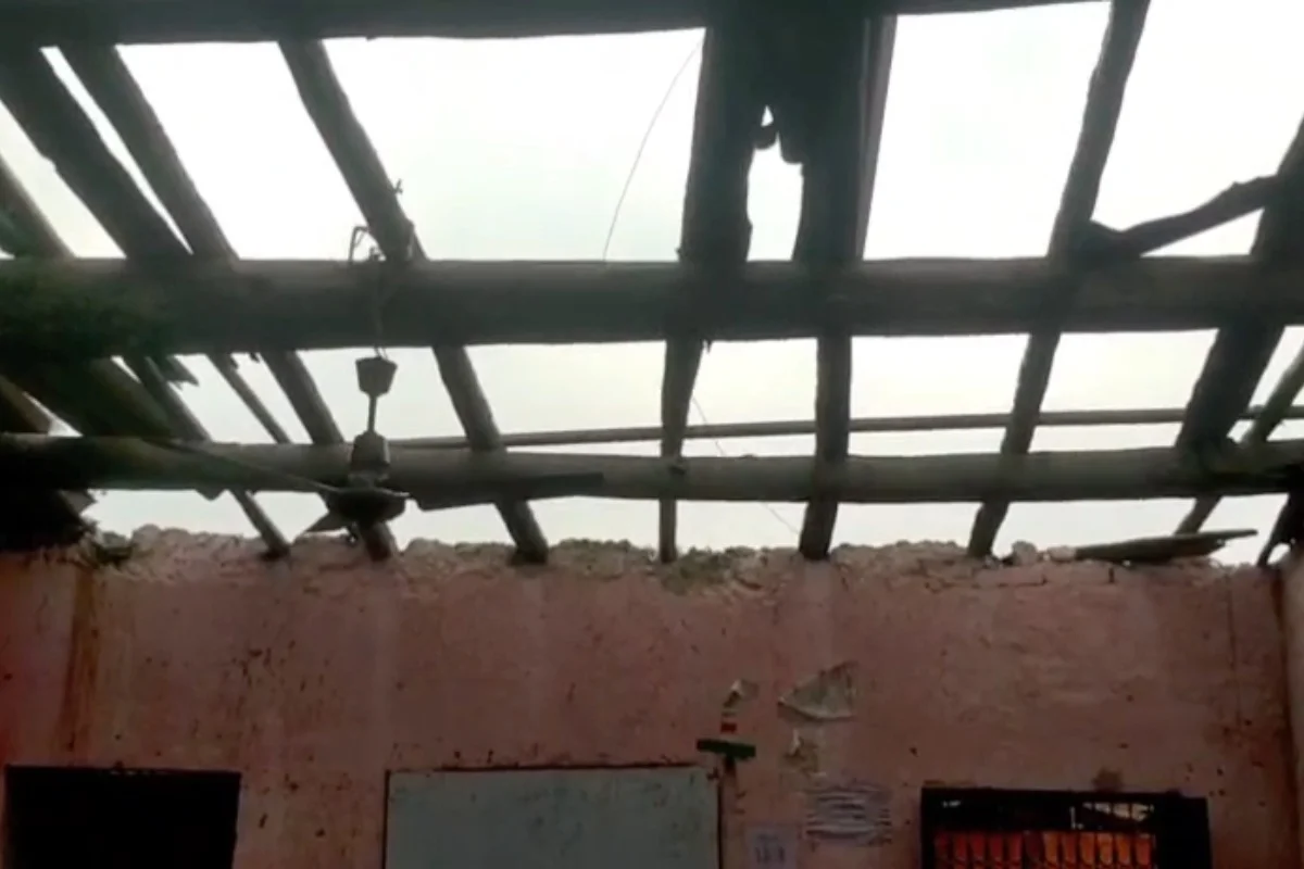 Bihar Hajipur Lightning Incident – बिहार के हाजीपुर में बिजली गिरने से स्कूल की छत क्षतिग्रस्त, बच्चे बाल-बाल बचे