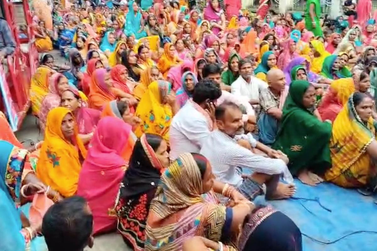भवन निर्माण मजदूर संघ का रोसड़ा में जोरदार प्रदर्शन, मजदूरों ने सरकार से मांगी ₹25 हजार न्यूनतम मजदूरी और बकाया भुगतान 4 Rosera Construction Workers Protest – समस्तीपुर में भवन निर्माण मजदूरों का हल्ला बोल, ₹25 हजार न्यूनतम मजदूरी और बकाया भुगतान की मांग