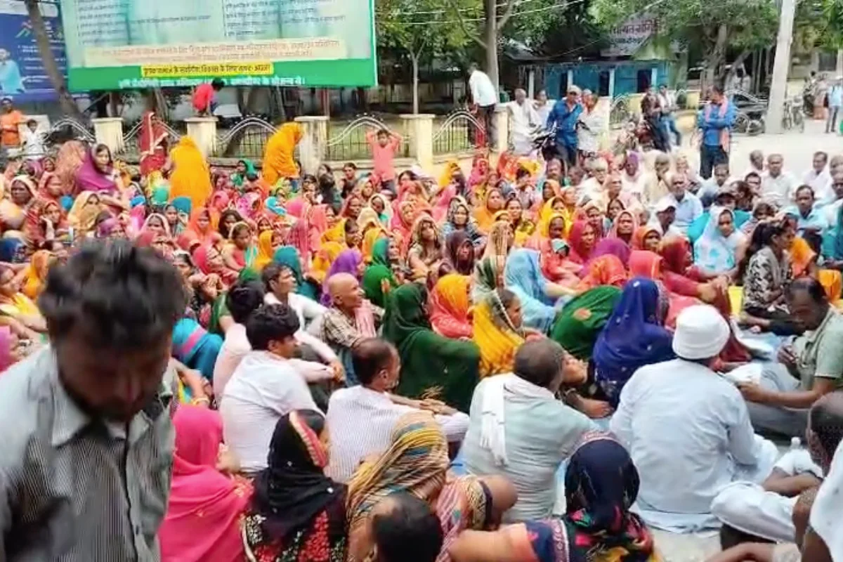 भवन निर्माण मजदूर संघ का रोसड़ा में जोरदार प्रदर्शन, मजदूरों ने सरकार से मांगी ₹25 हजार न्यूनतम मजदूरी और बकाया भुगतान 3 Rosera Construction Workers Protest – समस्तीपुर में भवन निर्माण मजदूरों का हल्ला बोल, ₹25 हजार न्यूनतम मजदूरी और बकाया भुगतान की मांग