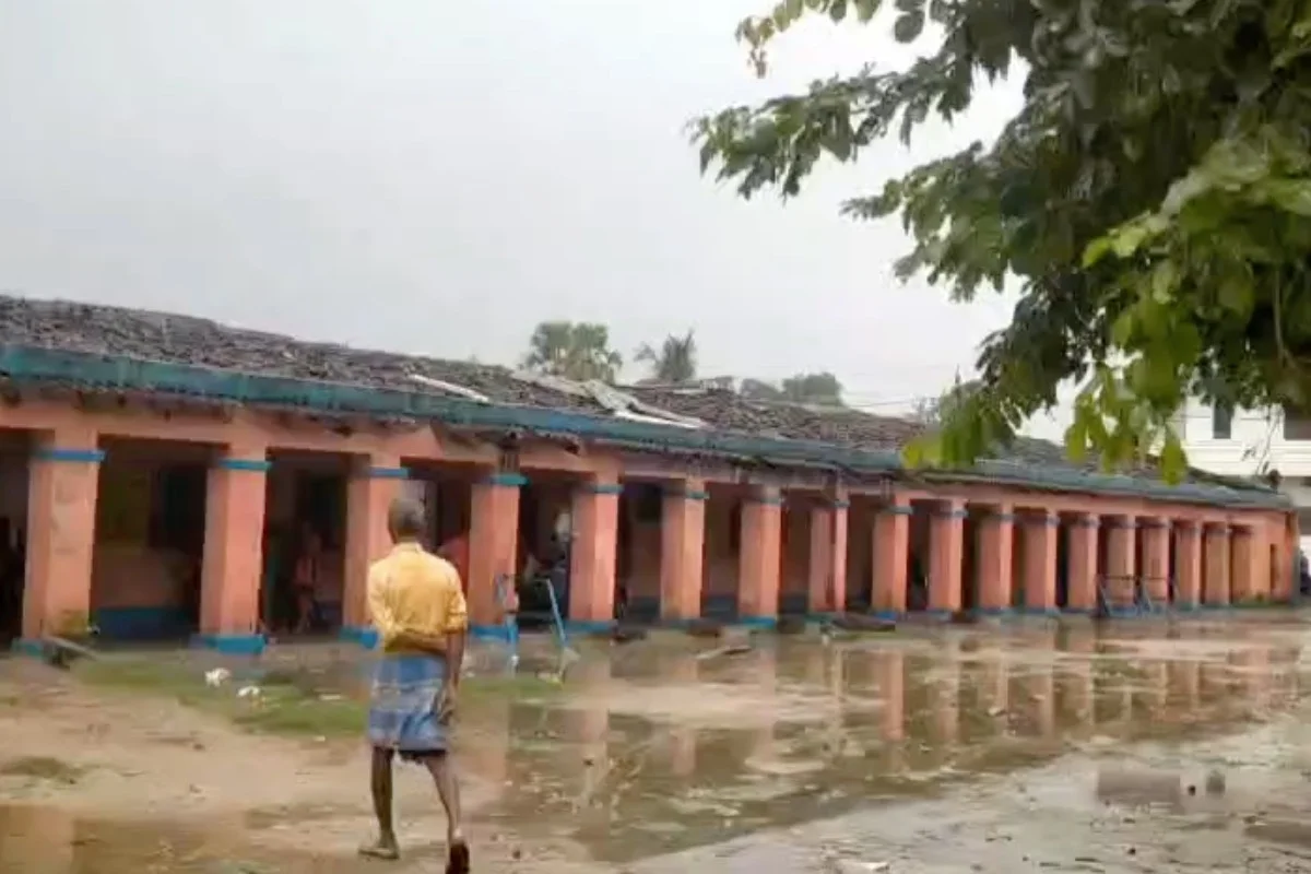 Bihar Hajipur Lightning Incident – बिहार के हाजीपुर में बिजली गिरने से स्कूल की छत क्षतिग्रस्त, बच्चे बाल-बाल बचे