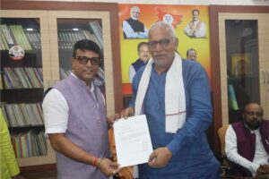 भाजपा से इस्तीफ़ा देकर मुस्कुराए शिशिर कुमार — पटना साहिब की सियासत में मची हलचल!
