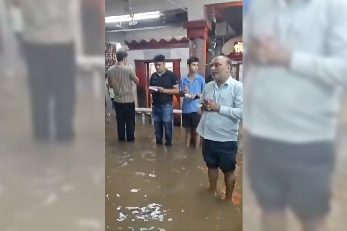 वाराणसी में जल प्रलय: 125 वर्षों का वर्षा रिकॉर्ड टूटा, बीएचयू अस्पताल में बाढ़ जैसे हालात 2 Varanasi Heavy Rain – वाराणसी में अभूतपूर्व वर्षा, बीएचयू अस्पताल और ट्रामा सेंटर में जलभराव