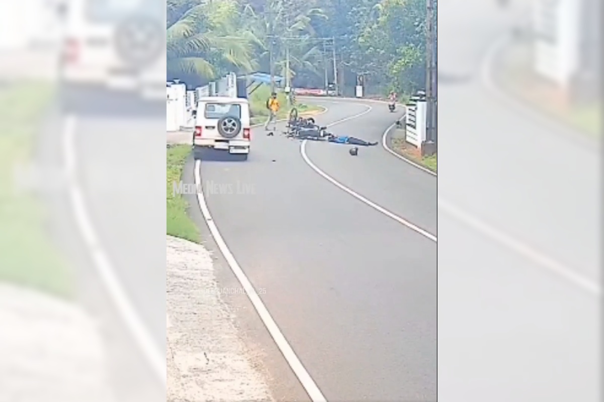 Viral Video: Head-On Motorcycle Crash on Indian Highway | अवैध ओवरटेक से दुर्घटना
