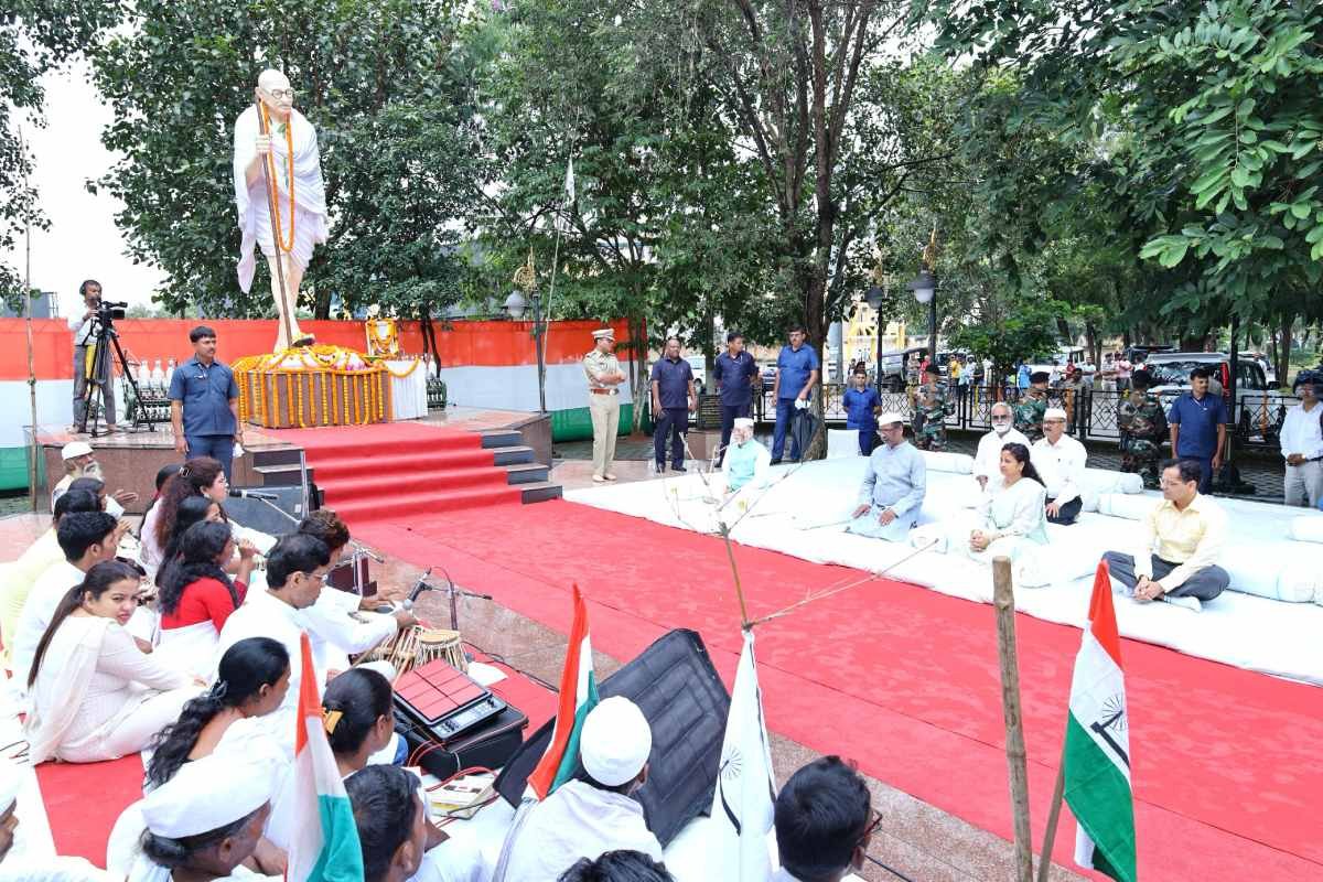 गांधी जयंती पर बापू वाटिका में विशेष समारोह – मुख्यमंत्री हेमन्त सोरेन की श्रद्धांजलि