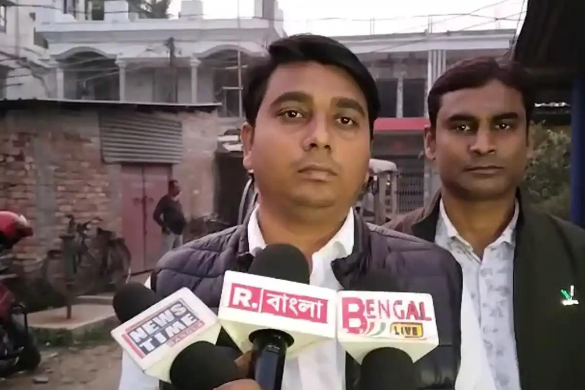 Bengal SIR: बंगाल में एसआईआर फॉर्म से खुला फर्जी वोटरों का खेल, तीन की जगह पांच बच्चे दिखाए गए 13 Bengal SIR: तीन बच्चों के पिता को फॉर्म में दिखे पांच बच्चे, BDO के पास शिकायत दर्ज